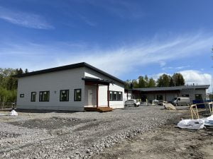 Uudisrakennuksen maalaus