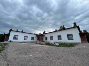 Uuden rakennuksen maalaus