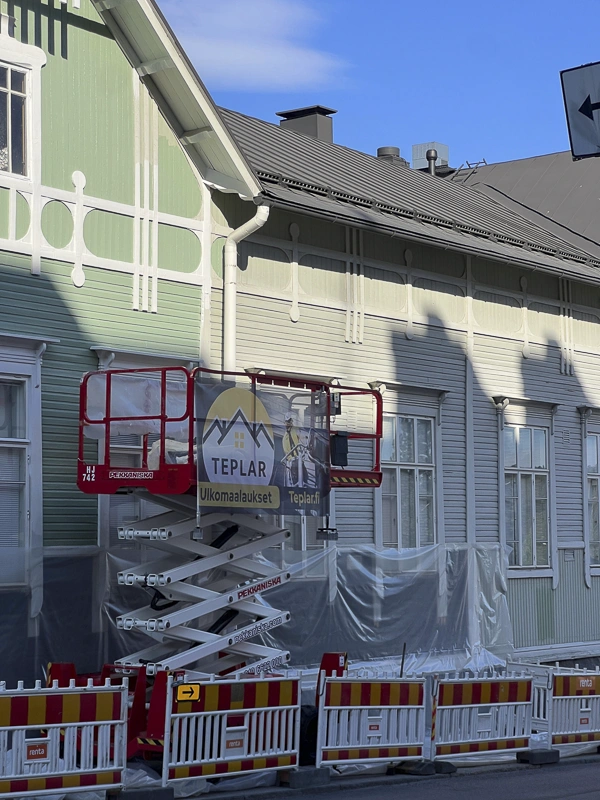 Julkisivumaalaus Jyväskylän keskustassa, Jyväskylän Vanha Ortopedia.